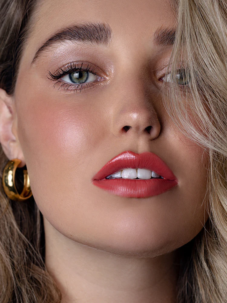 2.Velveyt-Lips-Seductress-Coral_5O7A8627_1000x1000